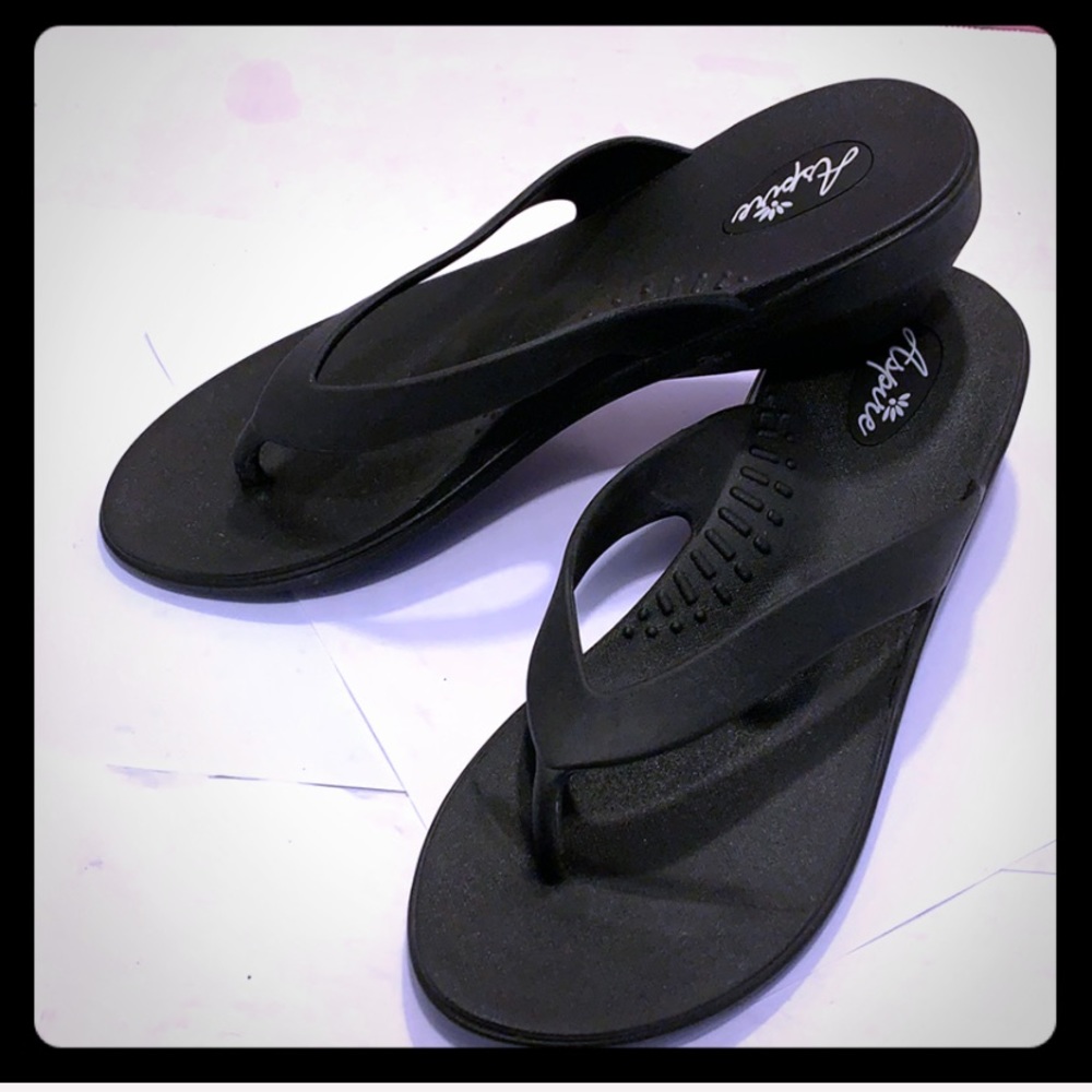 NWOT/ NEW Okabayashi Aspire Women Sandal.Size M/L - Picture 2 of 8
